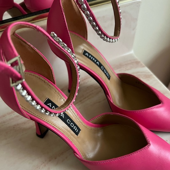 Anna Cori Pink Heels - Picture 2 of 4